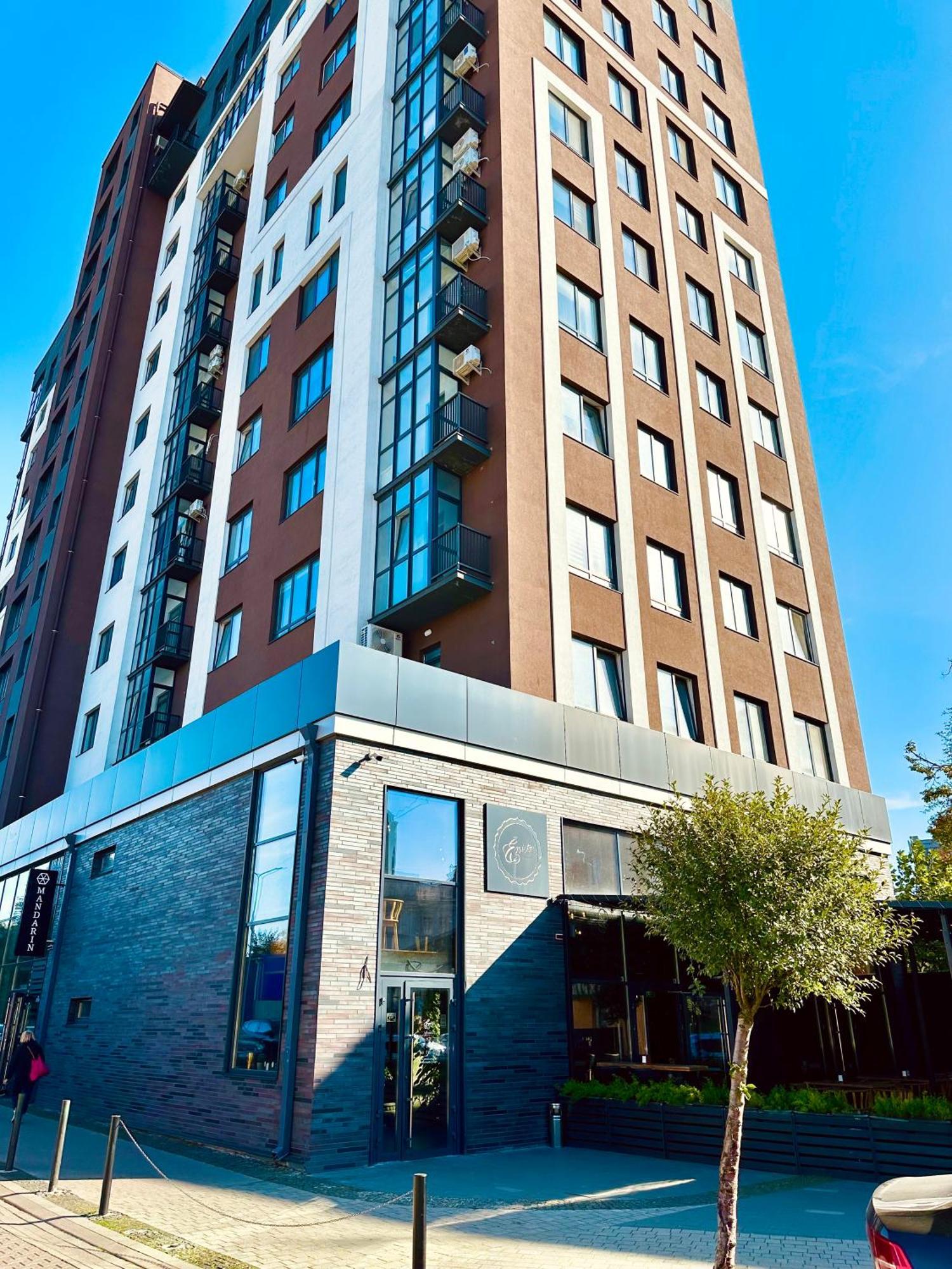 Comfortable Apartments With A Coffee Machine In The City Centre, Zlata Plaza Rivne Buitenkant foto